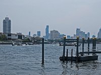 P1040089  La ville moderne le long de la Chao Phraya