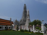 P1040060  Prang central (87m de hauteur, en cour de restauration) et un de petits prangs d'angle