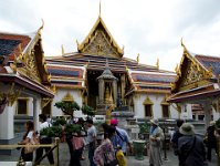 DSC 1151  Vue du Bot du Bouddha d'Emeraude entre 2 pavillons