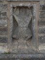 Sculture dans le mur extérieur de l'église abbatiale