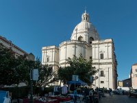 Le Panthéon National : l'arrière du bâtiment vu pendant une brocante