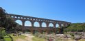 Le pont du Gard est la partie monumentale d'un aqueduc de plus de 52 km de longueur, qui apportait l'eau de la Fontaine d'Eure, située au pied d'Uzès, jusqu'à la ville romaine de Nemausus ( Nîmes). 