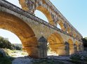 Au 1er plan, le pont accolé en 1743-1747 à l'aqueduc romain