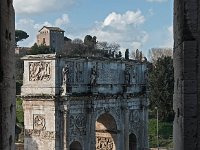 L'arc de constantin vu de l'intérieur du Colysée