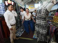 Sexy le pantalon ! : Marchés, Nous