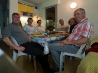 Repas du 1er soir  A les mines réjouies ! A part le sourire un peu pincé de Jean-Jacques... (le vin doit être bouchonné)