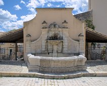 Fontaine du lavoir  Cotignac a compté jusqu'à 17 fontaines qui permettaient aux habitants d'accéder à l'eau potable