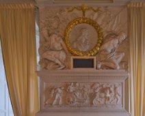 Chambre des captifs - Cheminée  (portrait de Louis XII entouré de 2 captifs)