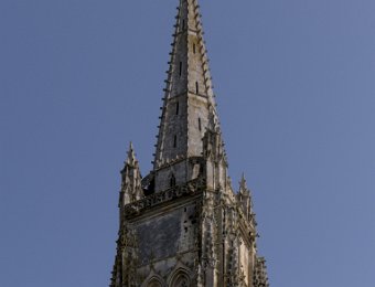 Eglise Saint Pierre de Sales- le clocher  Il mesure 85m de haut