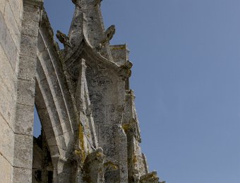 Eglise Saint Pierre de Sales-- Détail des arcs boutants et des clochetons du clocher