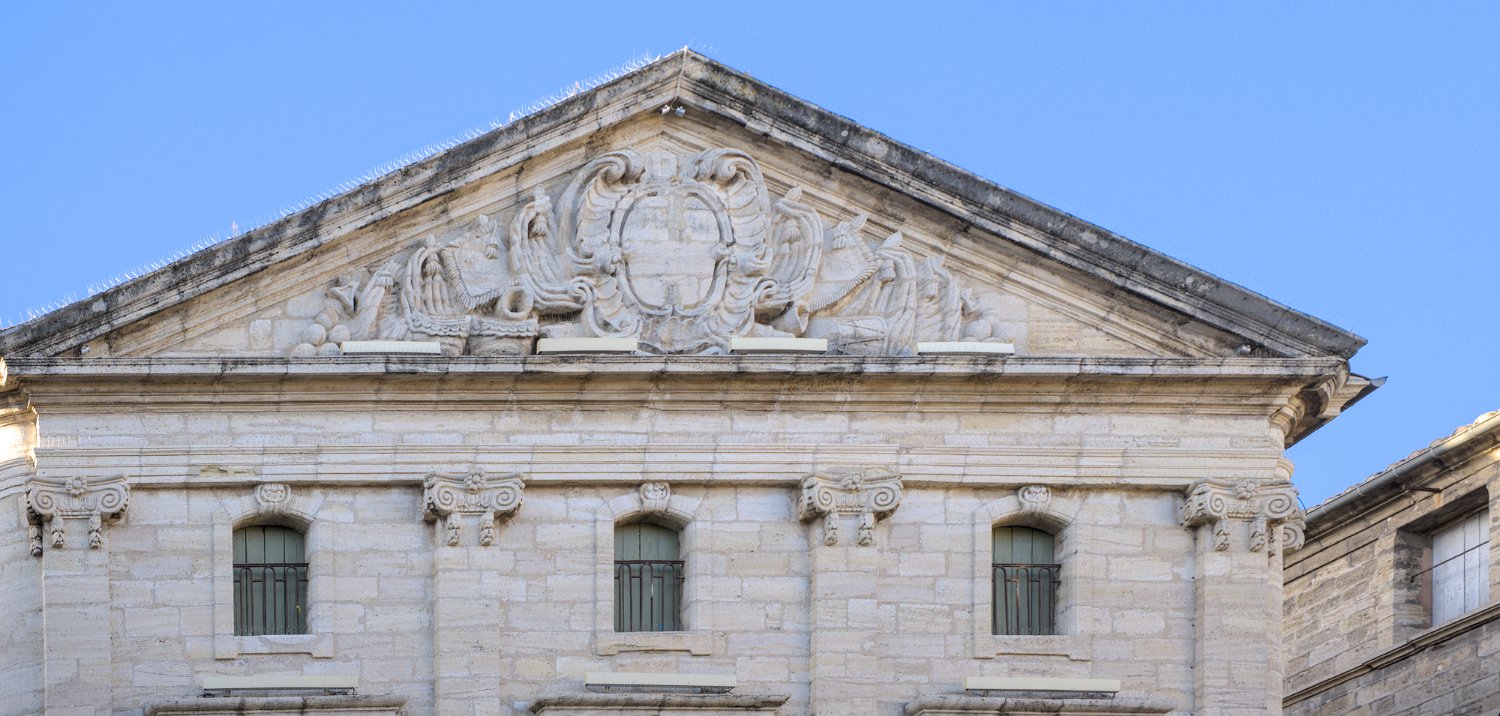 Maison consulaire - Fronton de la façade