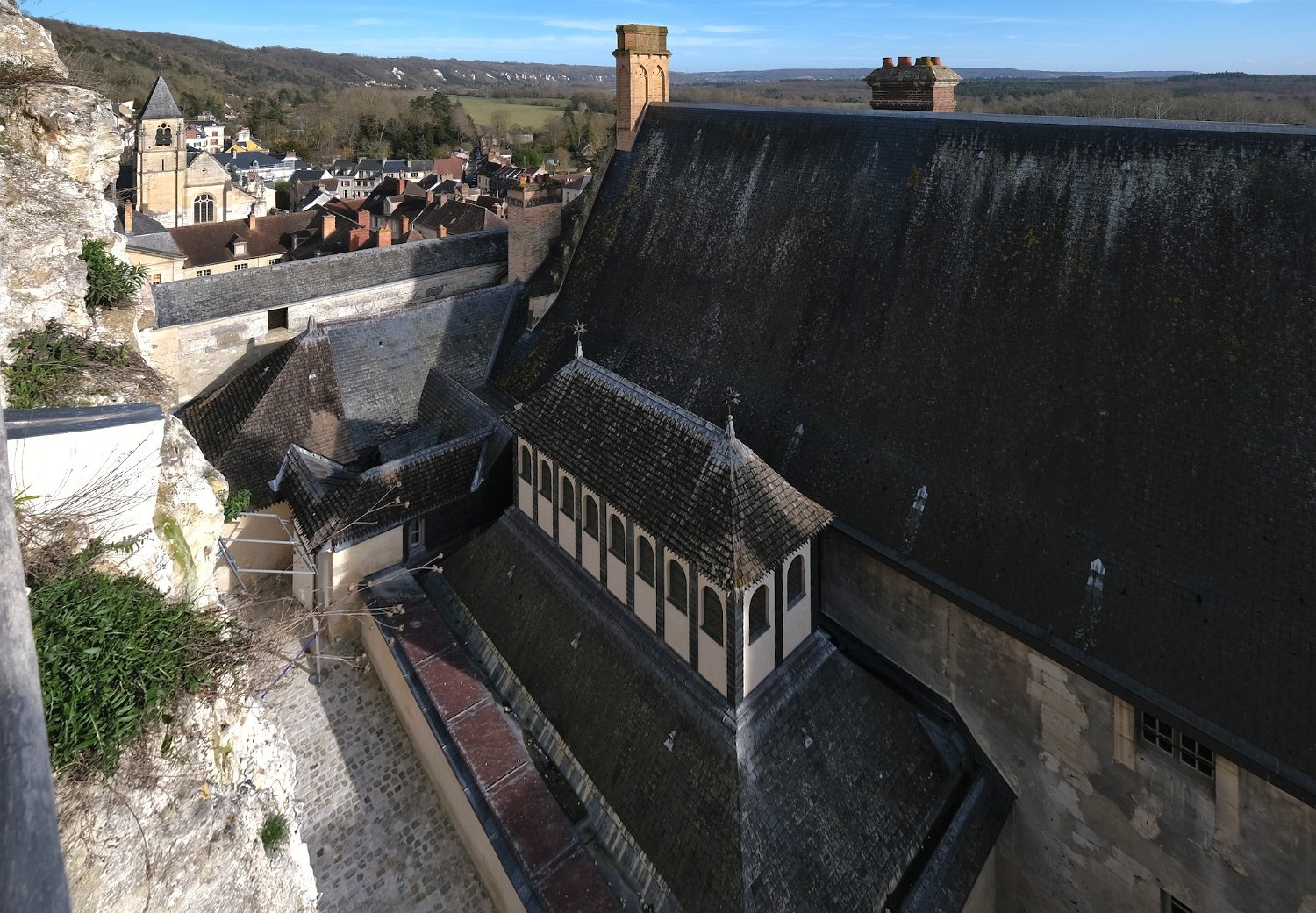 Vue sur la cour des chiens et le pavillon de la duchesse d'Enville
