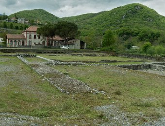 Le site de Siant Bertrand de Comminge. Au 1er plan les ruines romaines