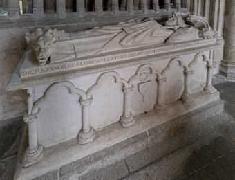 Gisant de Mgr. Guillaume de Kersauzon (décédé en 1327)