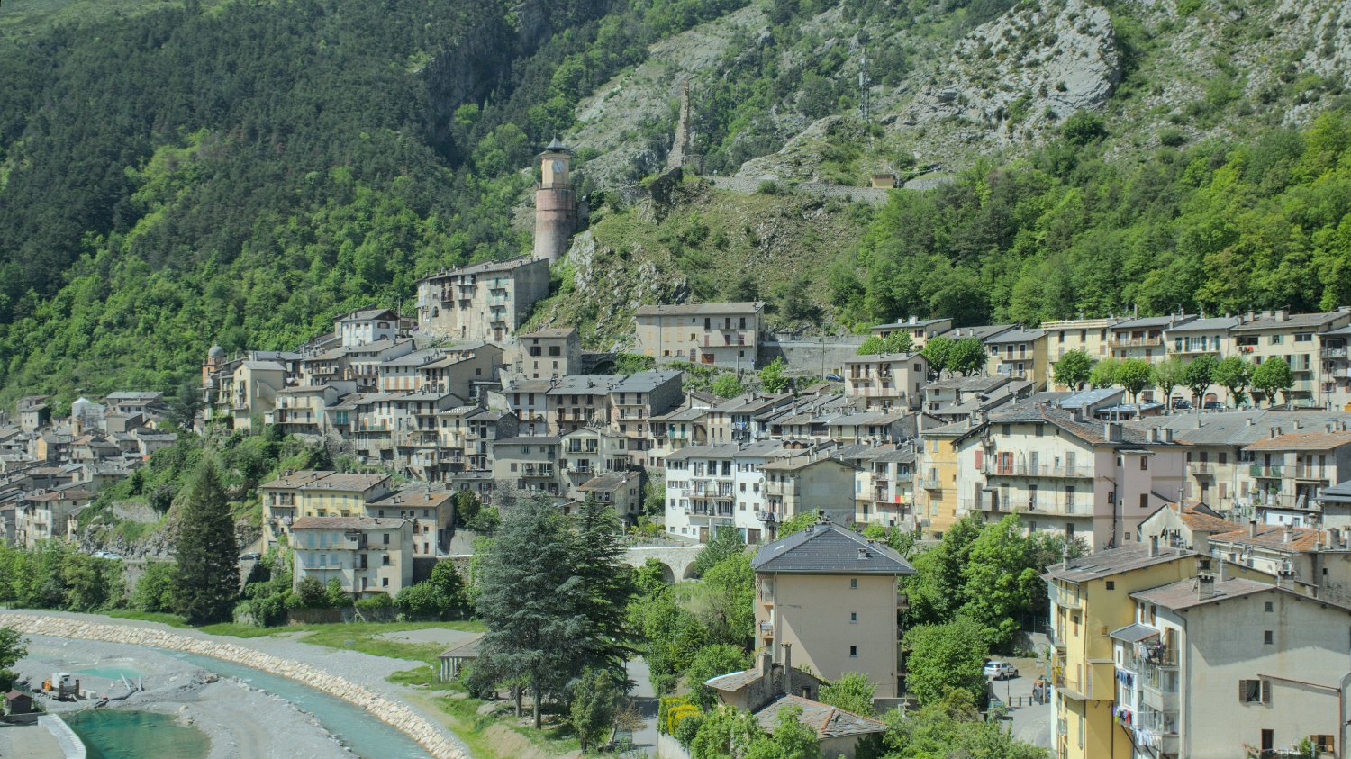 Vue générale à l'arrivée du train des Merveilles
