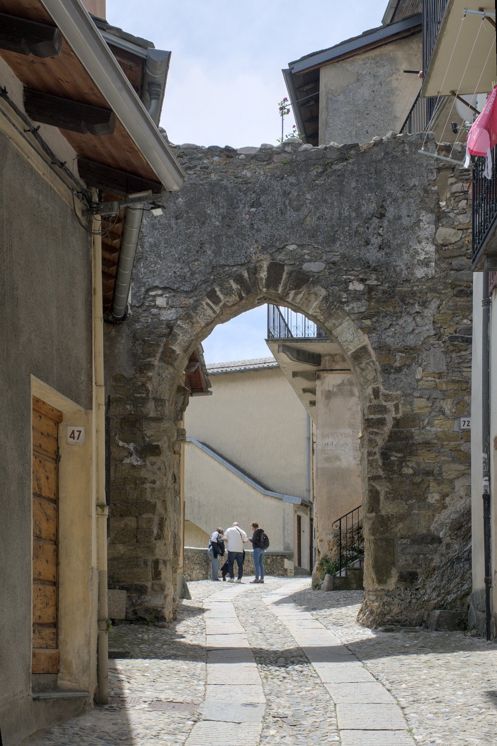 Porte médiévale dans les remparts (Porte de France)