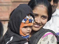 Jeune femme et son bébé au Fort Rouge d'Agra