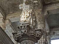 Sculptures sur un pilier