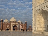 La mosquée vue de la terrasse du Taj Mahal