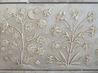 Détail de la frise située au bas des murs sur le pourtour du monument