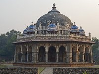 Tombe d'Isa Khan  Isa Khan Niazi était un noble Pachoune. Sa tombe a été construite de son vivant (1547-1548)