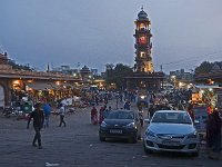 Le Sadar market  Lle marché s'étend dans les rue adjacentes de la place de l'horloge le tout dans un désordre indescriptible de vaches, tuk-tuk, rikshaws, motos, voitures, ...