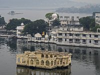 Au premier plan le Jas Mandir  Petit palais construit en 1620