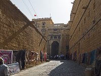 Rampe d'accès  La citadelle est défendue par 5 portes disposées en quinconce pour une meilleure défense