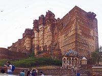 Vue en approchant de l'entrée
