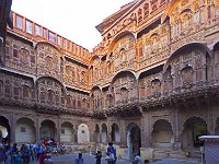 Façades du Jankhi Mahal (palais des coups d'oeil)  Palais des femmes, qui pouvaient regarder dans la cour à travers des jalis (claustras) sans être vues