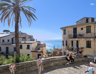 Place devant l'église San Pietro