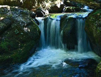 Aston au dessus du barrage de la Riète (Ariège)  Nikon D90 - F5.6 - 1/8 - 27mm - 100ISO : Aston, torrent, ariège