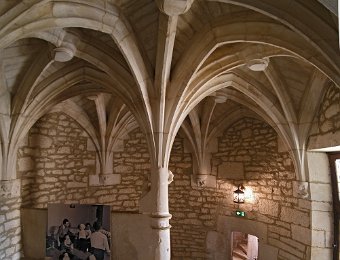 L'escalier à vis au dernier étage - clé de voûte en croisée d'ogives du XVe siècle