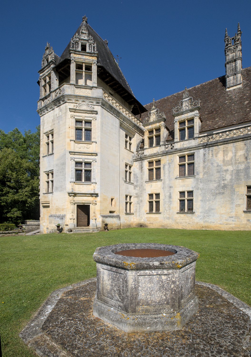 Le puits et la tour de l'escalier d'honneur