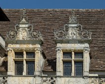 Lucarnes de la toiture de la façade