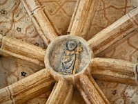 Clé de voute représentant un personnage