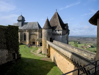 La chapelle,  la tour de la conciergerie et le chemin de ronde