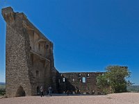 Les ruines du château  Ancienne résidence d'été des papes