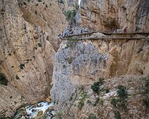    L'ancienne (dessous) et la nouvelle (au-dessus) passerelle