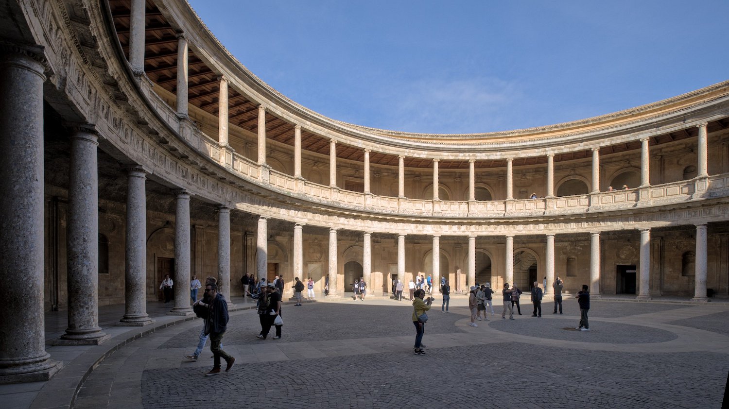 Palais de Charles V - Colonnades