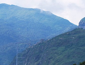 Aménagement touristique au nord de SAPA (plateforme en verre au dessus d'un ravin)