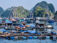 Village de pêcheur et fermes aquacoles