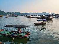 Bateaux divers dans le port