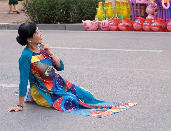  Femme posant à Hanoï