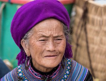  Femme Hmong Bleu